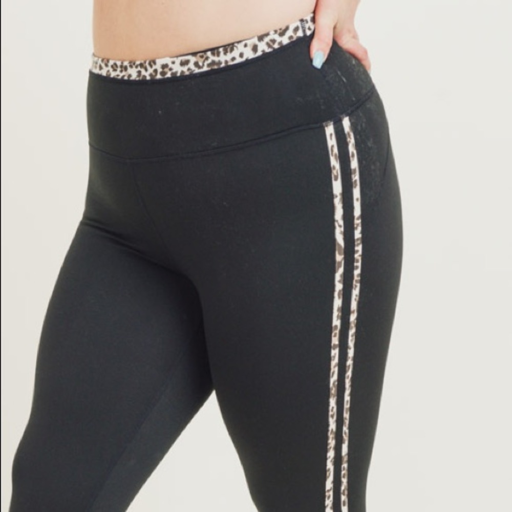 π₯ NWT Curvy Jaguar Print Highwaist Legging - Picture 6 of 7